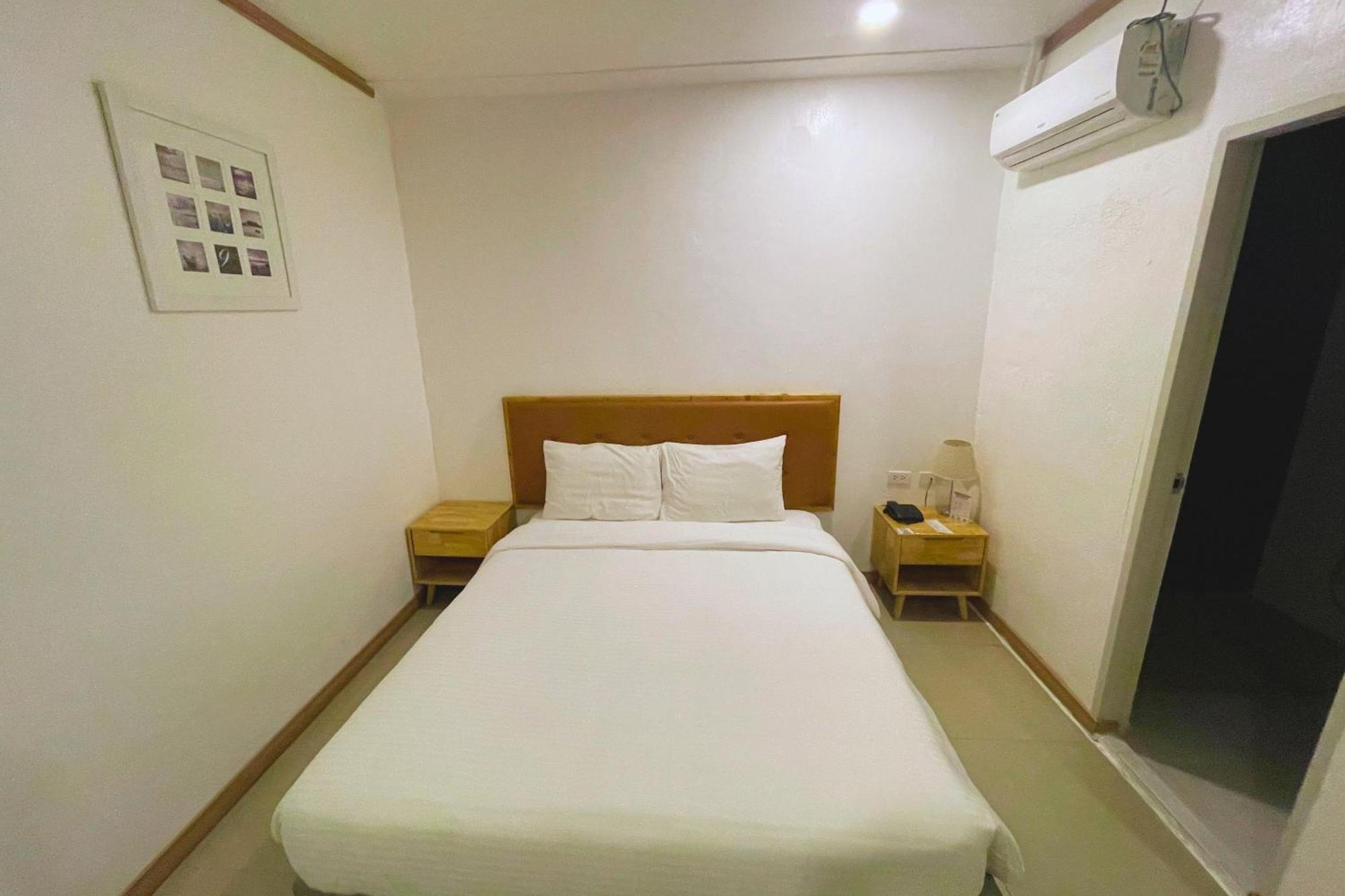 Hotel Halo Angeles City Room photo
