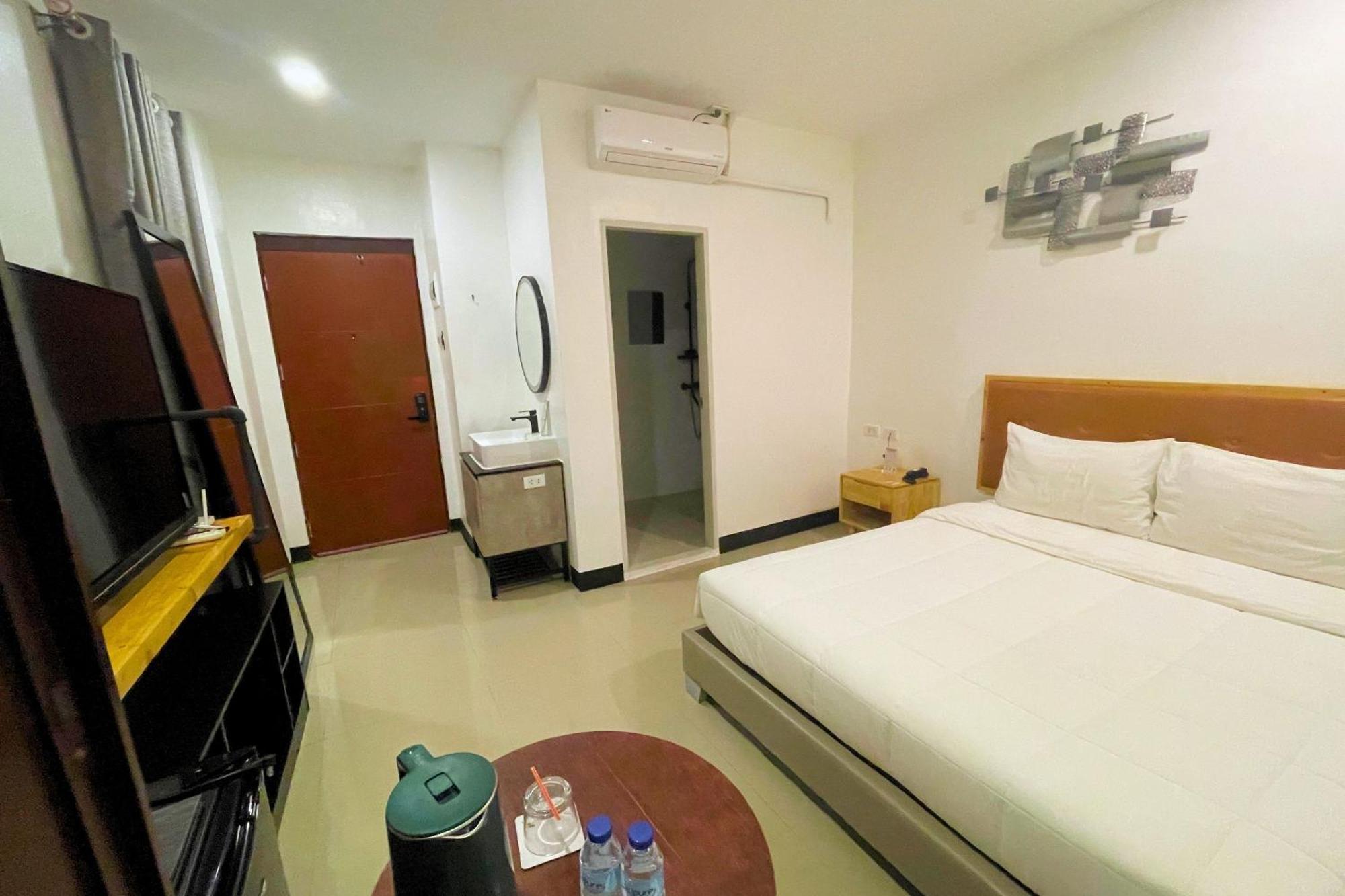 Hotel Halo Angeles City Room photo