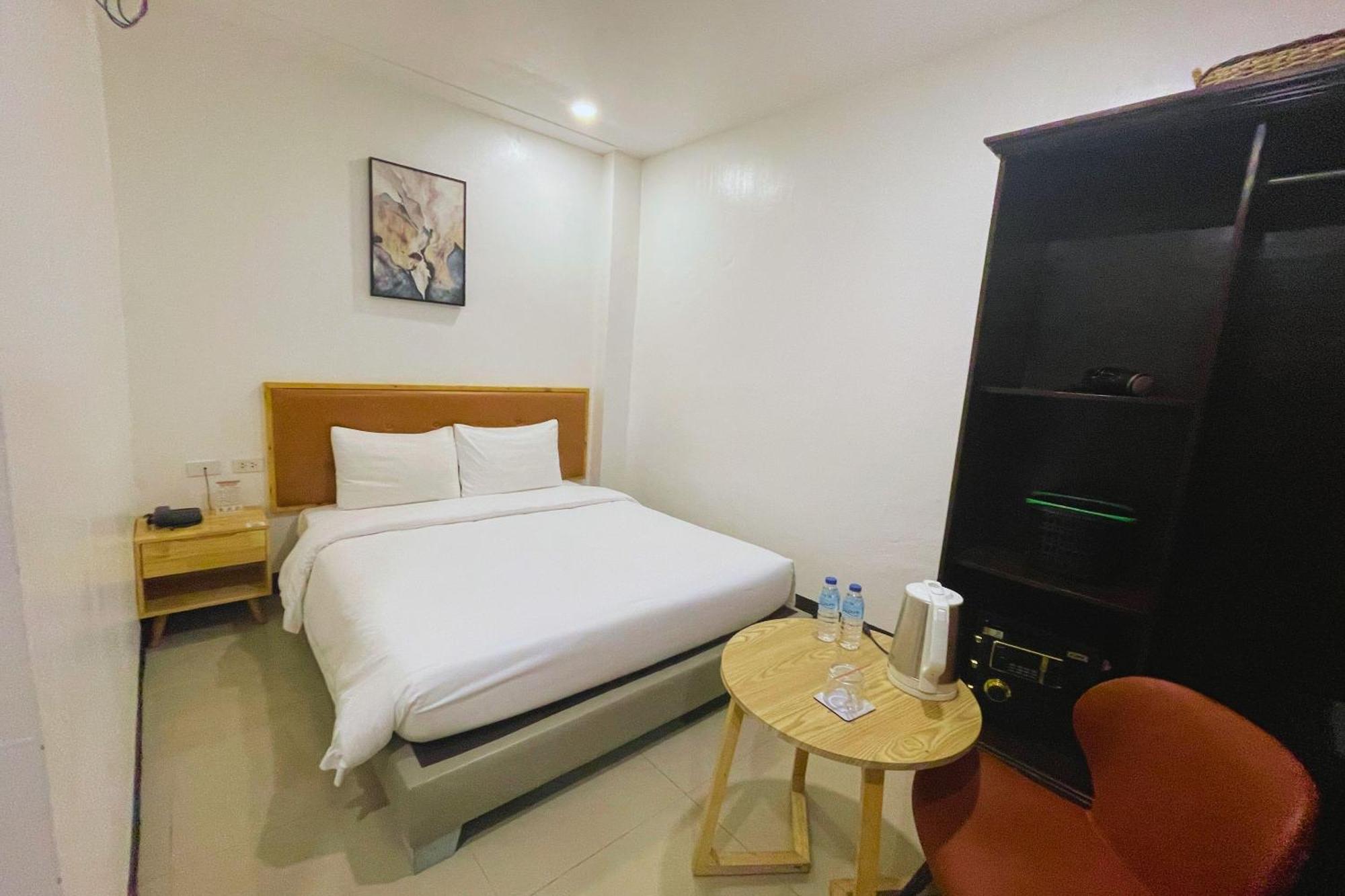Hotel Halo Angeles City Room photo