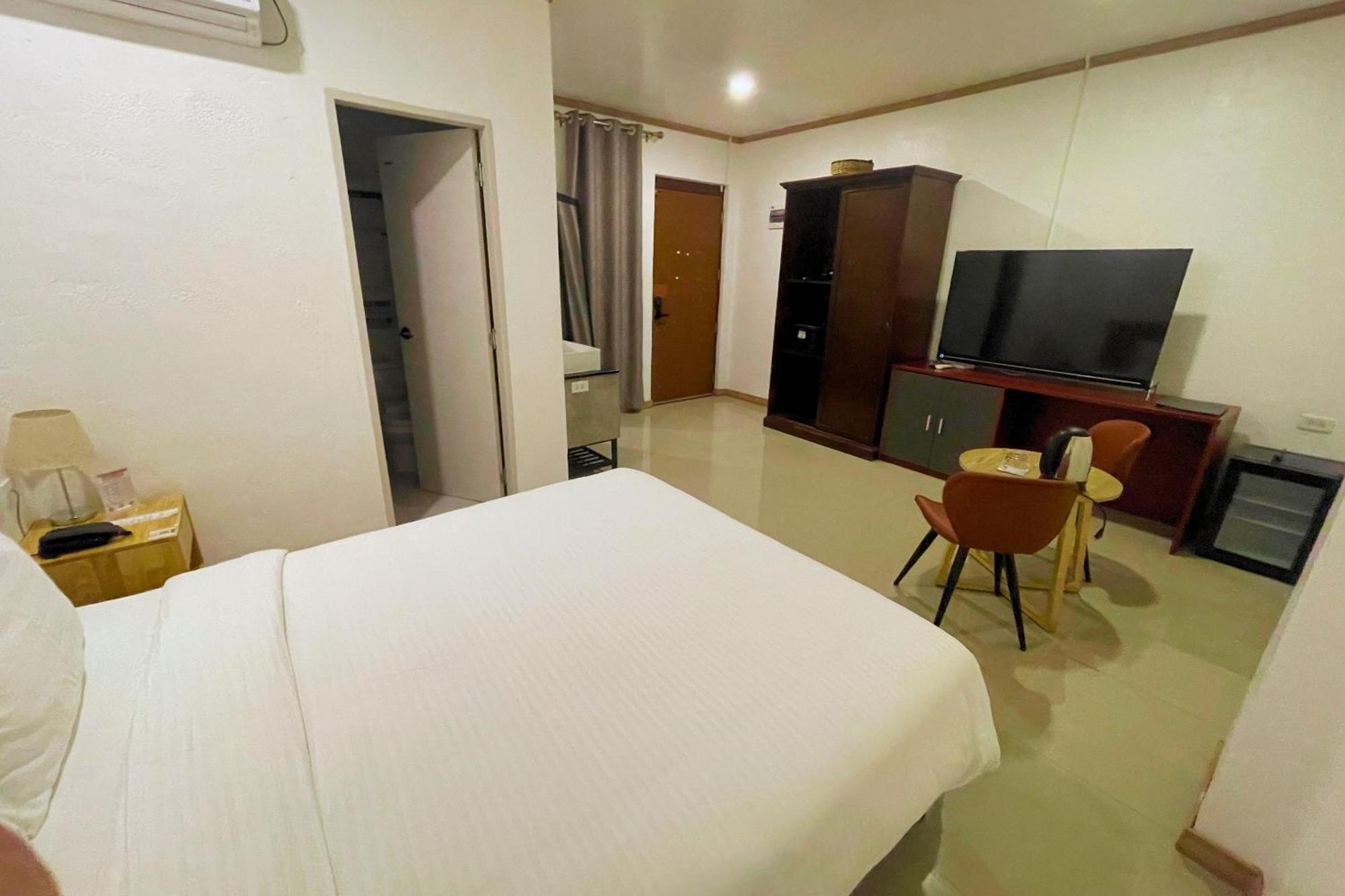 Hotel Halo Angeles City Room photo