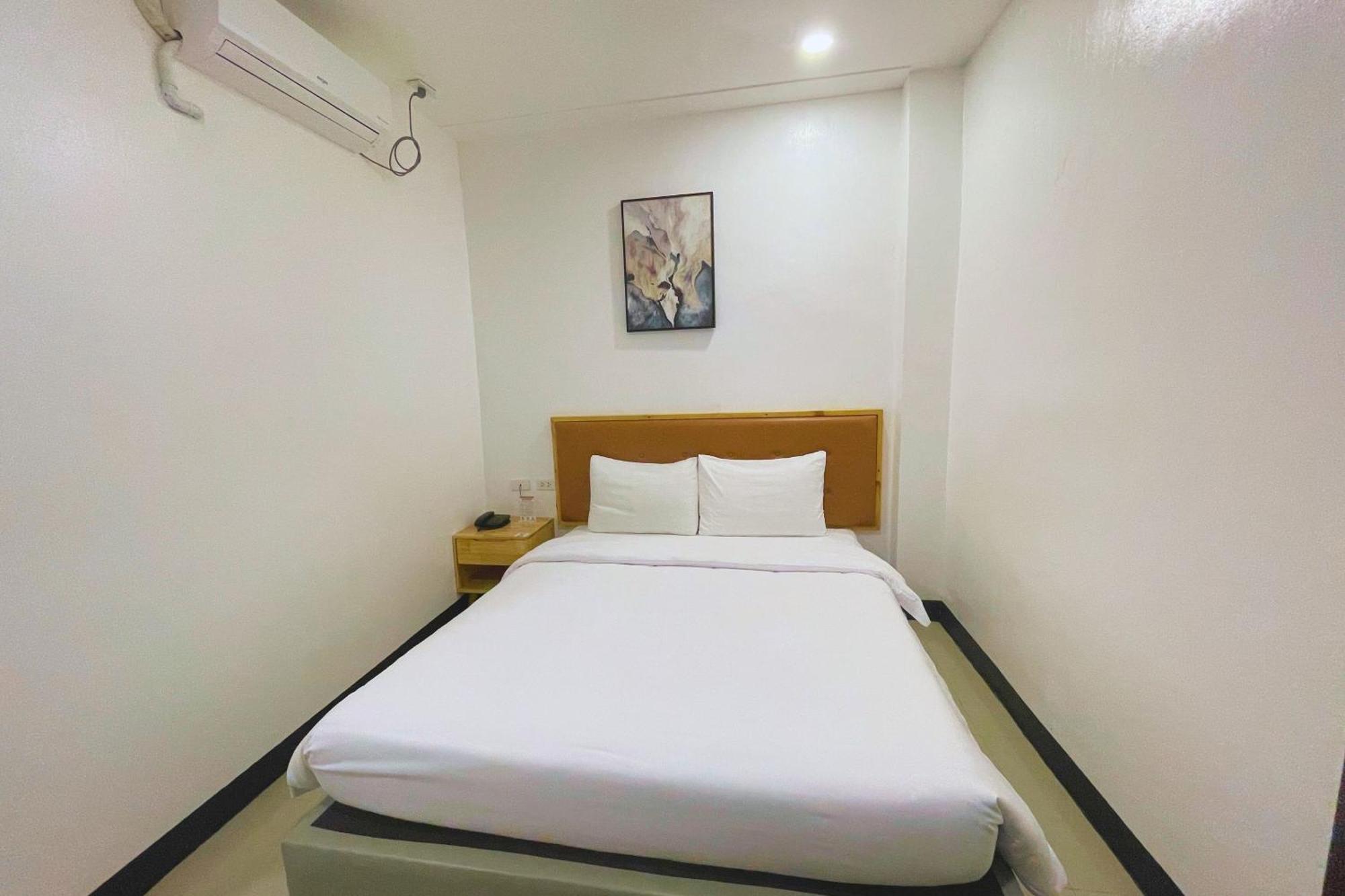 Hotel Halo Angeles City Room photo