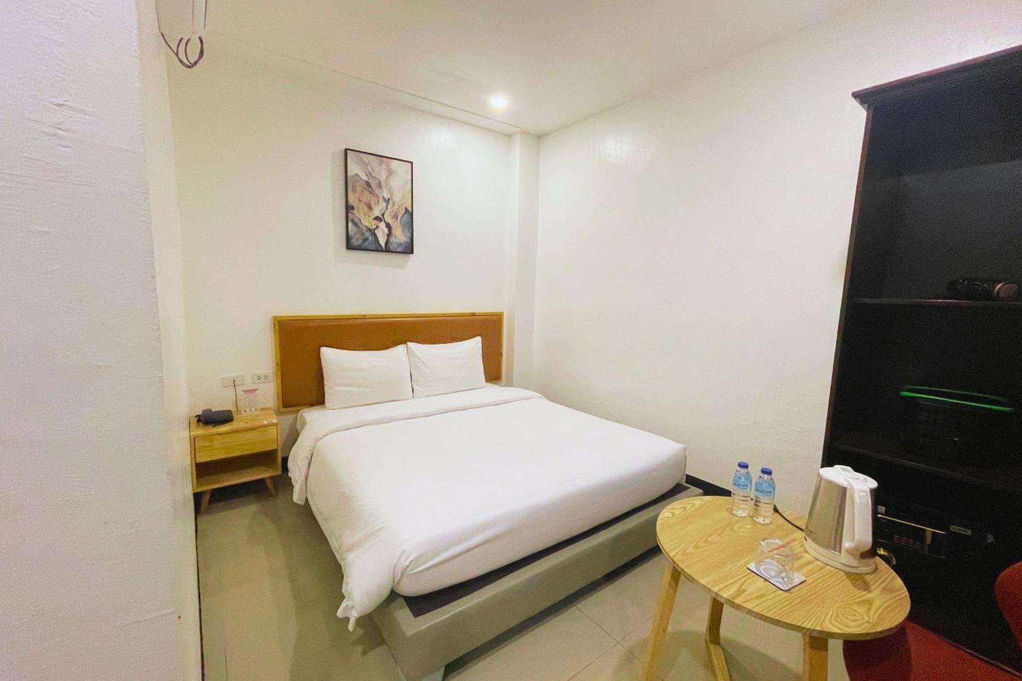 Hotel Halo Angeles City Room photo